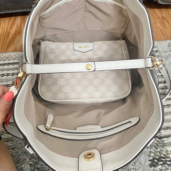 Nine West Garner Cream Logo Tote 4 in 1 bag NWT - Picture 7 of 14